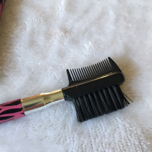 Pink & black striped makeup brush set Includes eye shadow & eyebrow brush - Picture 4 of 5